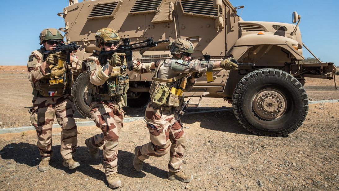 FrenchForces's tweet photo. 📍UAE | #FIBUA
🤝 Joint urban combat training between @armeedeterre 🇫🇷 and @modgovae 🇦🇪.
🔁 Sharing expertise, enhancing interoperability and bilateral ties https://t.co/ULVjNaZHUH