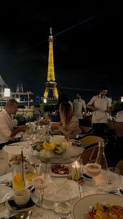 hhhhhhmmmmddddd's tweet photo. How about a night in Paris🇫🇷 https://t.co/BEtPleUK0s