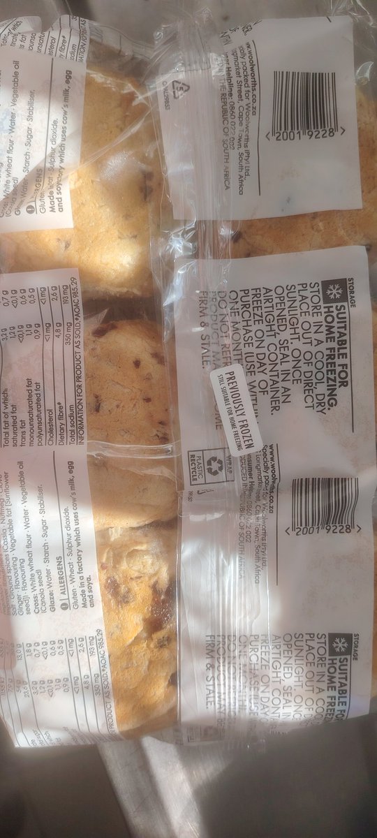 nkrobster's tweet photo. @WOOLWORTHS_SA is selling old hot cross buns.quality and freshness say goodbye https://t.co/OW7K5adIyU