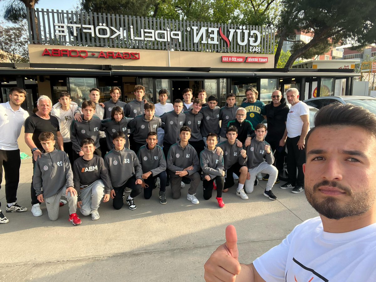 BURSAGUVEN1947's tweet photo. #galibiyet kutlamamızdan tebrikler takım #U15
🏆✊ https://t.co/IN8CBUuVPh