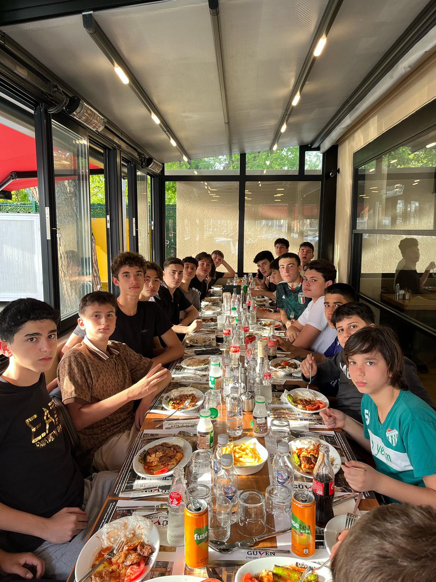 BURSAGUVEN1947's tweet photo. #galibiyet kutlamamızdan tebrikler takım #U15
🏆✊ https://t.co/IN8CBUuVPh