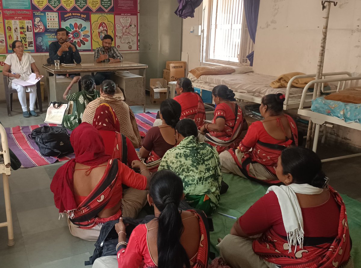 CDHOMeh's tweet photo. જીલ્લાના મહેસાણા તાલુકાના પ્રા.આ.કે.લીંચ ખાતે આશા મિટિંગમાં DSBCC દ્રારા આરોગ્ય શિક્ષણ આપવામાં આવ્યું. #ashameeting #health #healthplanet #heatwave #Summer https://t.co/QWedS4IJ1O