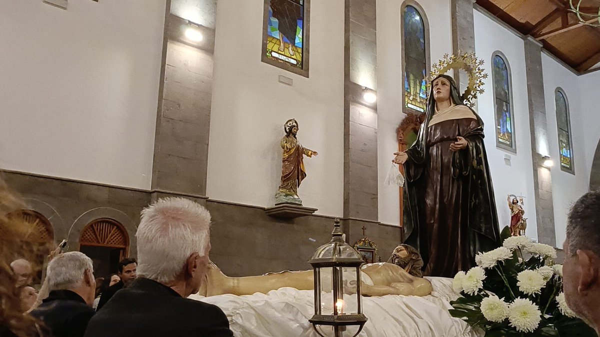 Celebración de la Pasion y Muerte de Jesucristo en la Parroquia de San Rafael Arcángel de Vecindario.
Posteriormente la procesión Vía Crucis por las calles de Vecindario.