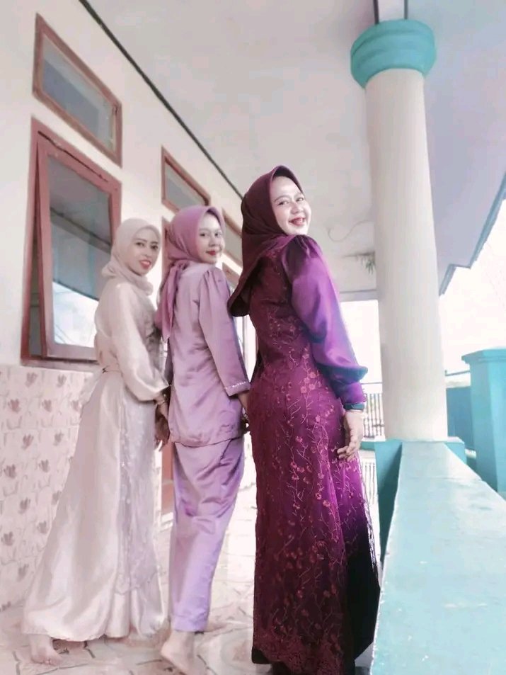 Waktunya manjain kntl breng tetangga kos pakai gamis satin💦💦💦
Trima kasih tetangga kuww
