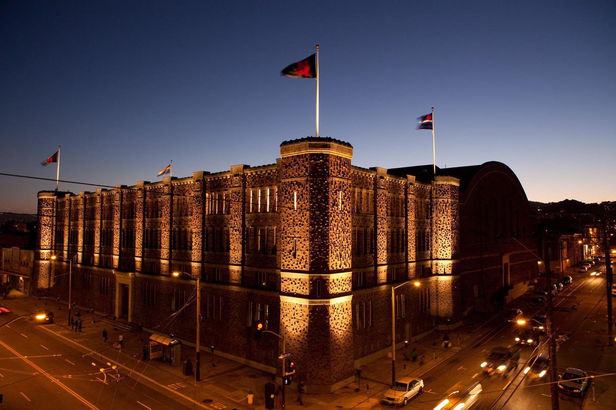 ТЫ АХУЕЕШЬ, НО ЭТО ОБЫЧНЫЙ ПУНКТ ВЫДАЧИ OZON В КРАСНОДАРЕ.