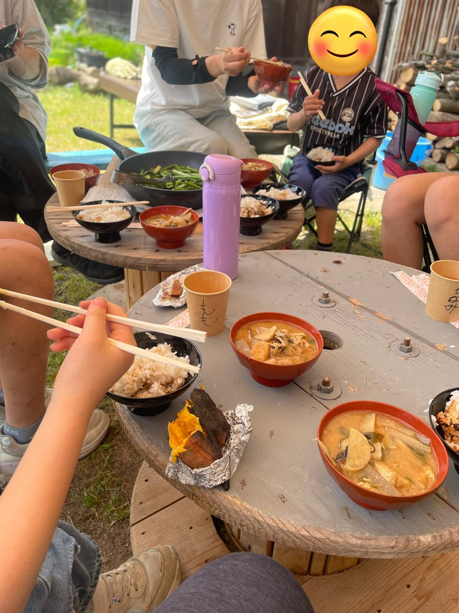 n_m_l_k_tommy's tweet image. 今日は宇宙村開放日♡
初かまどでご飯と豚汁🍚✨🤤
暑かったけど、みんなでやって
最高に楽しかったーーー😍☘️🌈
#アースデー
#土用
#神社にご挨拶してから畑