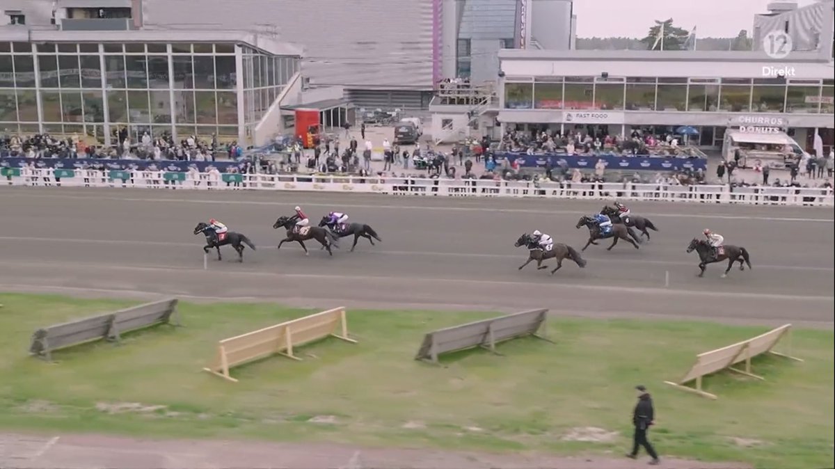 Igår blev det en andraplats för Järvsö Kurt och mig tillsammans i hans debut i monté på Färjestadstravet🥈🏇🏻Tränare: Jan-Olov Persson. Andraplats 37.500 kronor.