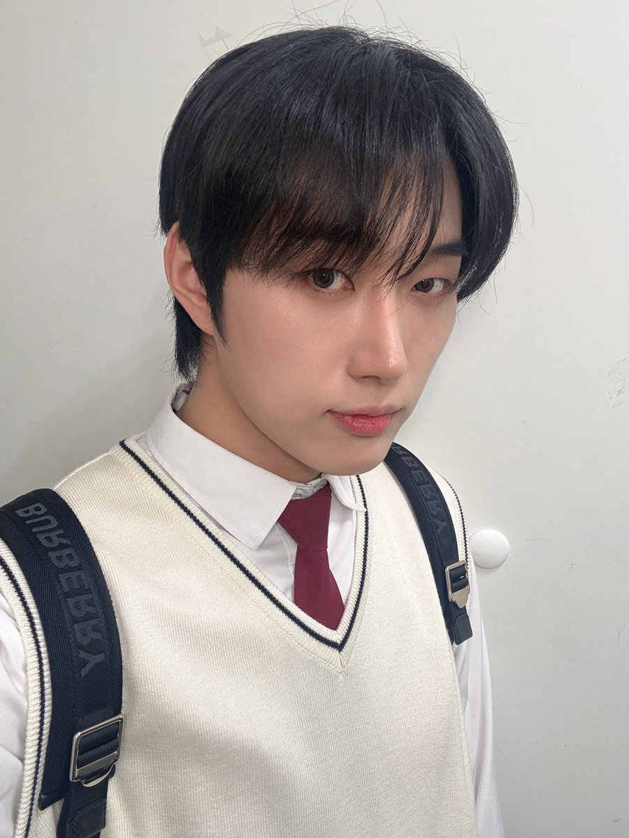 OmegaX_members's tweet photo. [#OX]

완전 반가웠다🥰
등교완💚

#OMEGA_X #오메가엑스
#재한 #JAEHAN https://t.co/Eec9PgCmQG