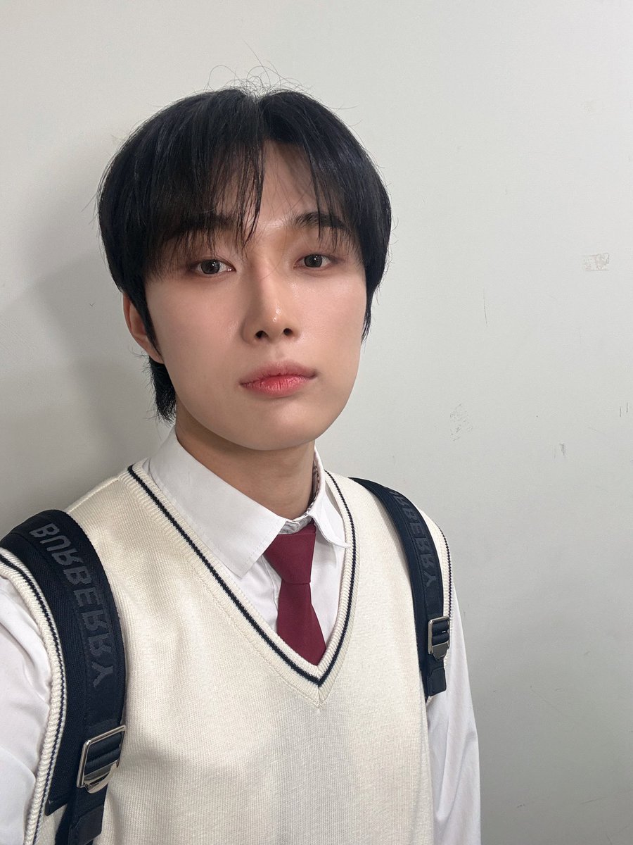 OmegaX_members's tweet photo. [#OX]

완전 반가웠다🥰
등교완💚

#OMEGA_X #오메가엑스
#재한 #JAEHAN https://t.co/Eec9PgCmQG
