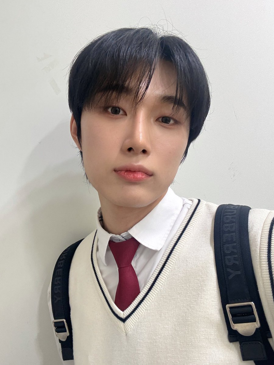 OmegaX_members's tweet photo. [#OX]

완전 반가웠다🥰
등교완💚

#OMEGA_X #오메가엑스
#재한 #JAEHAN https://t.co/Eec9PgCmQG