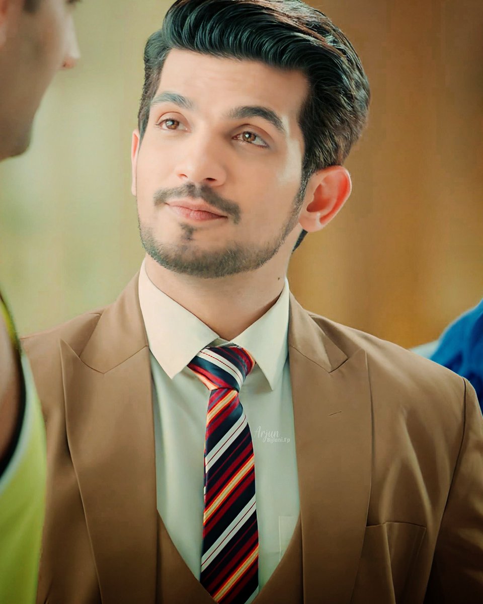 ArjunBijlaniFp's tweet photo. Caps... episode 4 &amp; 5 🔥 
#DeepRaiChand #IshqMeinMarjawan
#ArjunBijlani @Thearjunbijlani https://t.co/2C3RR3Z7Mf