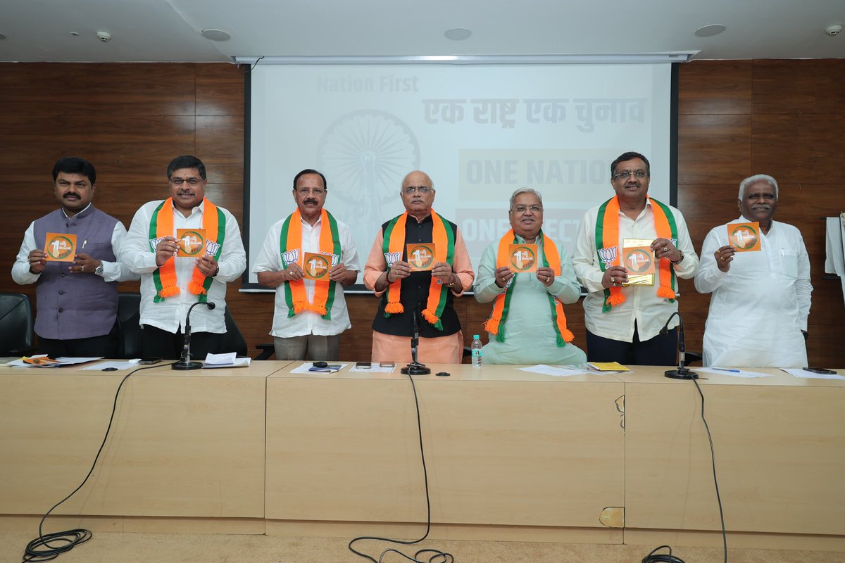 <a href="/SethSanjayMP/">Sanjay Seth</a> <a href="/BJP4India/">BJP</a> <a href="/TripaAwnindra/">अवनीन्द्र कुमार त्रिपाठी,</a> पार्ट - 8

<a href="/Vinay1011/">Vinay Sahasrabuddhe</a> जी को इस महत्वपूर्ण कार्यशाला के आयोजन के लिए हार्दिक धन्यवाद और #OneNationOneElection जैसे दूरदर्शी पहल को आगे बढ़ाने के लिए बधाई।

यह पहल लोकतंत्र को अधिक प्रभावशाली और सुदृढ़ बनाने की दिशा में एक मजबूत कदम है।

<a href="/BJP4India/">BJP</a> <a href="/narendramodi/">Narendra Modi</a> <a href="/AmitShah/">Amit Shah</a>