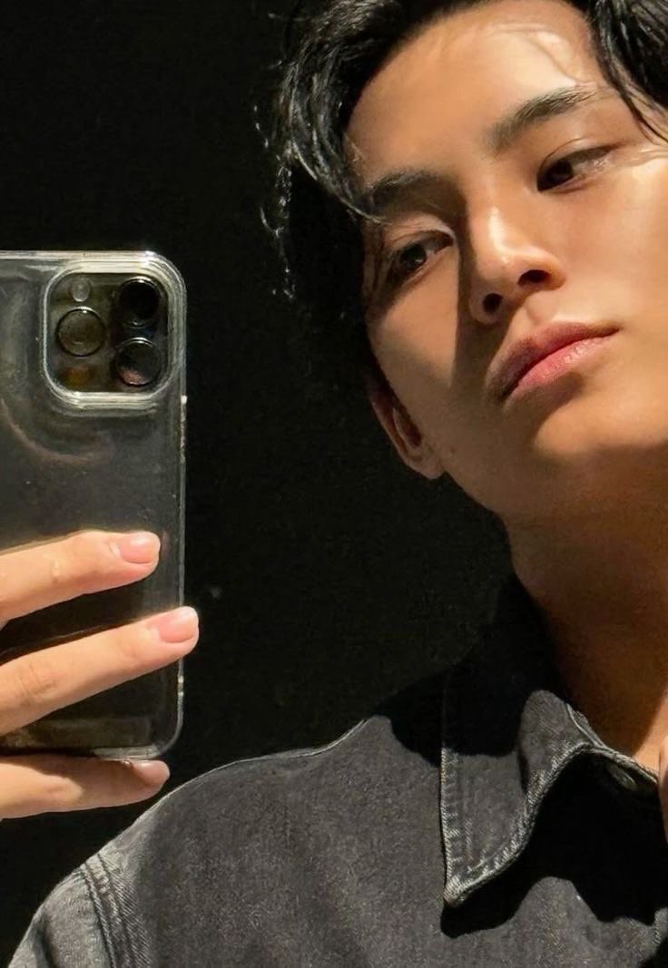songs that remind me of kim mingyu 

˖ ᡣ𐭩 ⊹ ౨ৎ˚₊ 
a thread