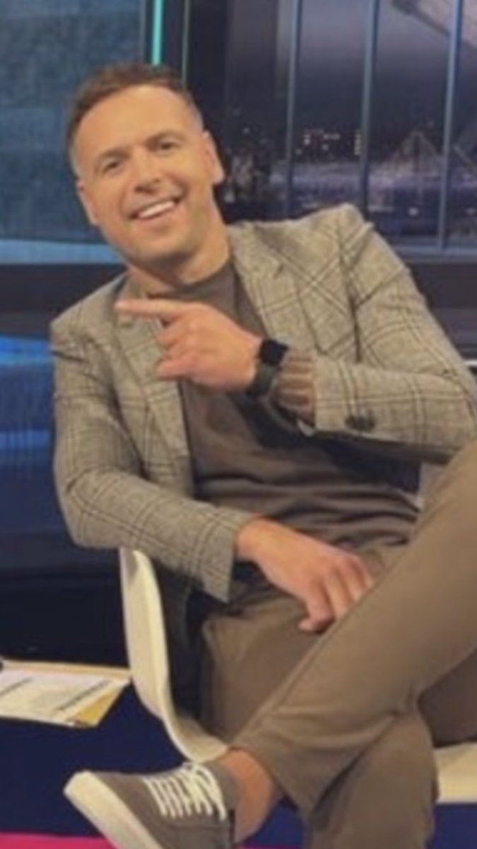 Huge show today on Premier League Live <a href="/talkSPORTLive/">talkSPORT International</a> as the push for the top 5 continues at pace. Delighted to be joined by Ex <a href="/SpursOfficial/">Tottenham Hotspur</a> midfielder Kevin Watson. Our stats man Chad is back with us &amp; <a href="/Fabster191/">Fabster19</a> previews the days action. Join us from 2pm. <a href="/Bailey_Olliffe/">Bailey</a>