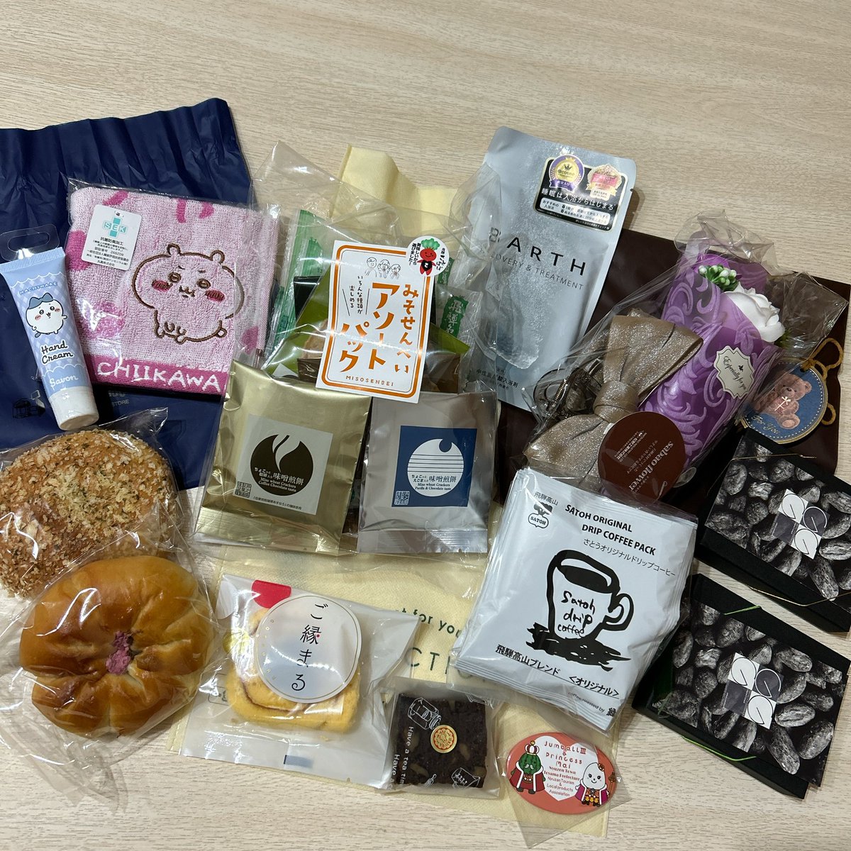 Yurian_sub's tweet image. 本日は #喫茶メルト へお越しいただきありがとうございました❣️
卒業ラストお給仕でしたが、予想以上の方に駆けつけて頂き、感謝を伝えることができて幸せでした。メルトの一因になり、素敵な仲間やお客様と出会えた事は一生の宝物です。
自分の夢に向かって頑張ります!
またどこかで🌸