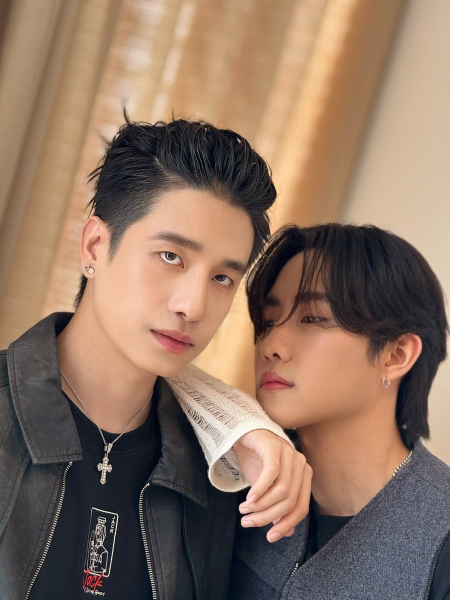 MSiwatofficial's tweet photo. 🃏♣️♠️♦️
#YinWarExclusiveFMinVietnam

หัวใจศิวัช
#พร้อมมาร์ค 
#MSIWAT 
#Marksiwat https://t.co/Qd9Mtiiaw0