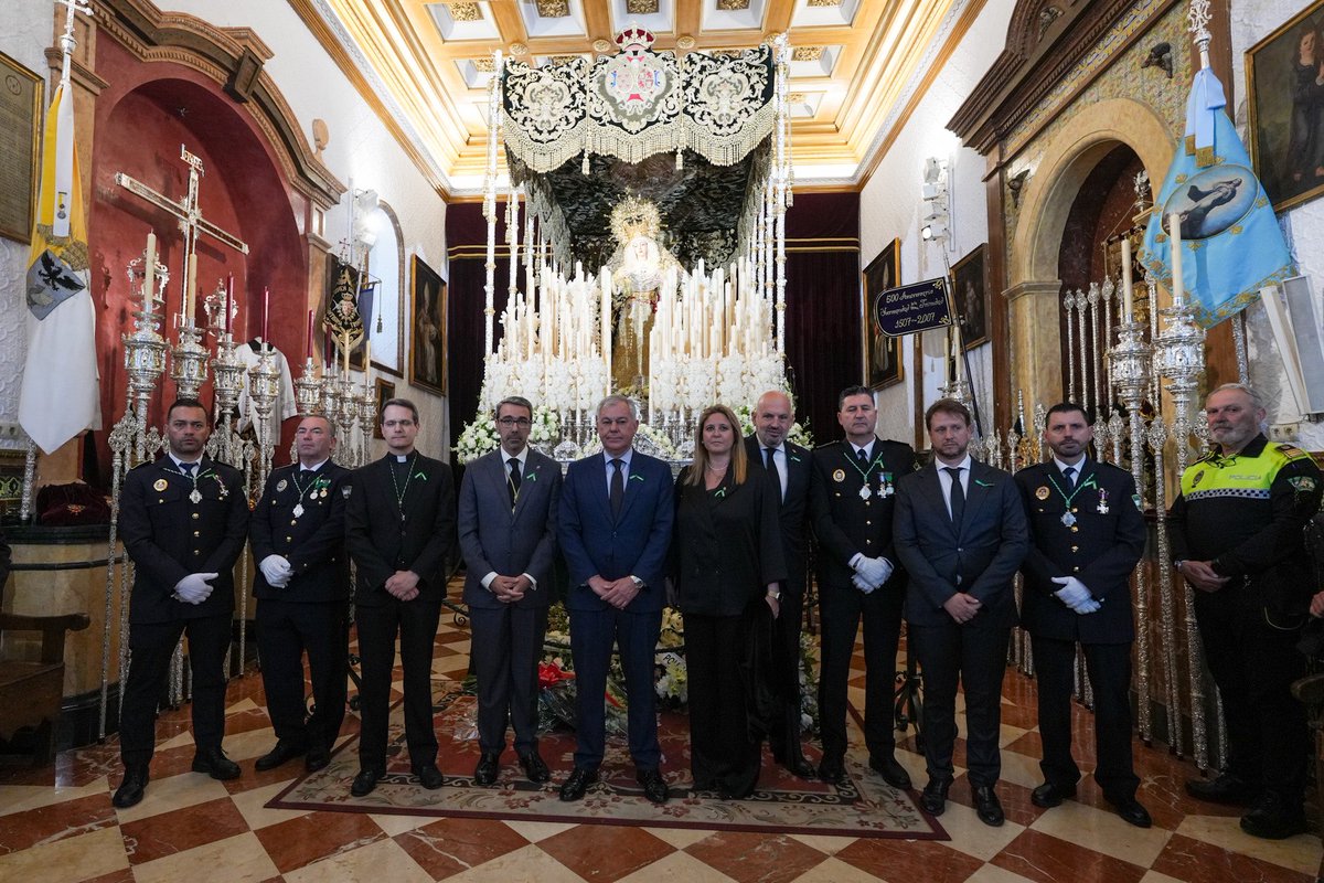 Distrito San Pablo-Santa Justa (Sevilla) (@dtospablosjusta) on Twitter photo Sábado Santo, sábado Trinitario,
esta mañana hemos visitado a la <a href="/Hdad_Trinidad/">Hdad. de la Trinidad (Oficial)</a> y le deseamos una buena Estación de Penitencia.
#DistritoSanPabloSantaJusta Sábado Santo, sábado Trinitario,
esta mañana hemos visitado a la <a href="/Hdad_Trinidad/">Hdad. de la Trinidad (Oficial)</a> y le deseamos una buena Estación de Penitencia.
#DistritoSanPabloSantaJusta