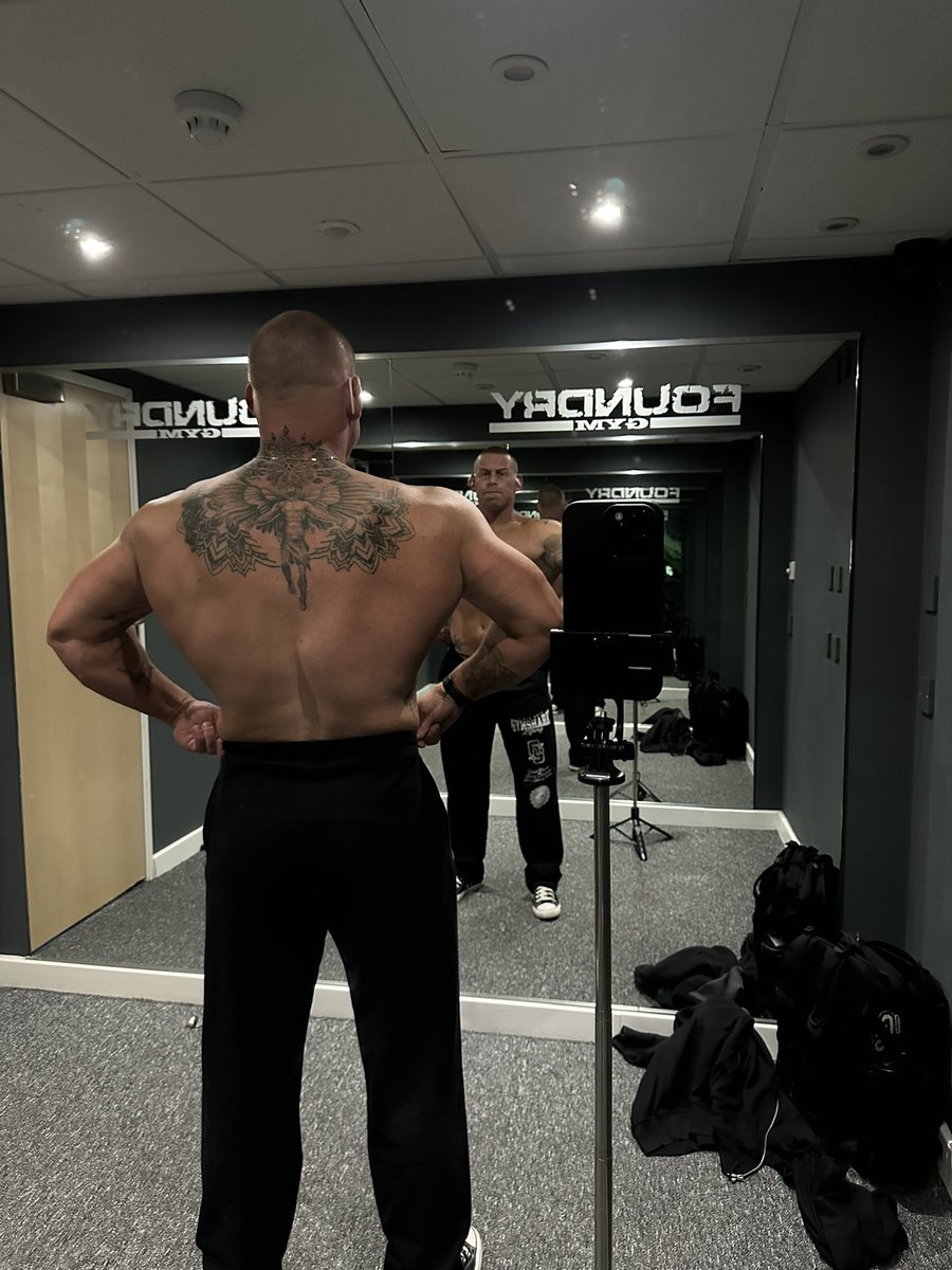 Bigger back please 💪🏽 #muscle #back #gym #gay