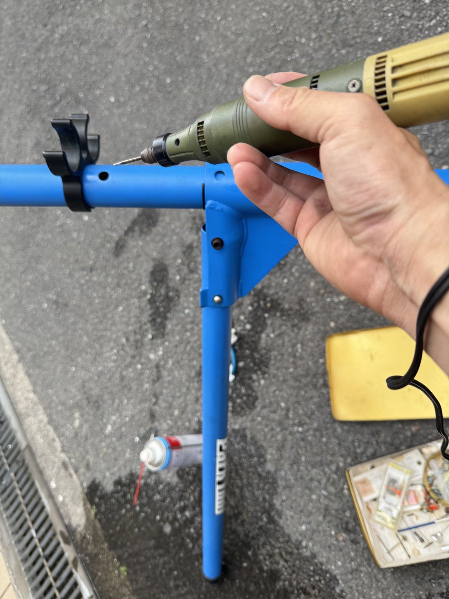 zancre_GS's tweet photo. バイク乗りすぎ病で腰痛い。
ツールからメンテ
外す方が早いわな。
#下駄のスクーター
#カーボン白化対応
#C400GT
#Parktool https://t.co/5bqsj7IXb3