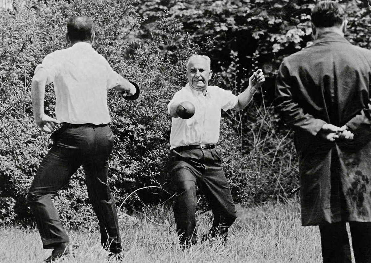 jycaminade's tweet photo. @oldstocky 1967 the last duel in France between two MPs https://t.co/AlMoPq91EO