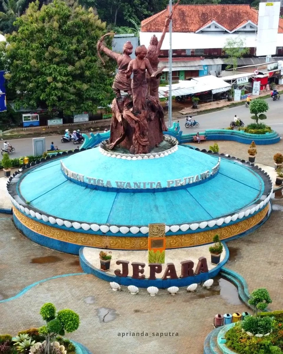 udienjetman's tweet photo. @sosmedkeras Patung tiga wanita tokoh Perjuangan JEPARA...
Ratu Shima, Ratu Kalinyamat, Dan RA Kartini. https://t.co/gLHR3Lz6ld