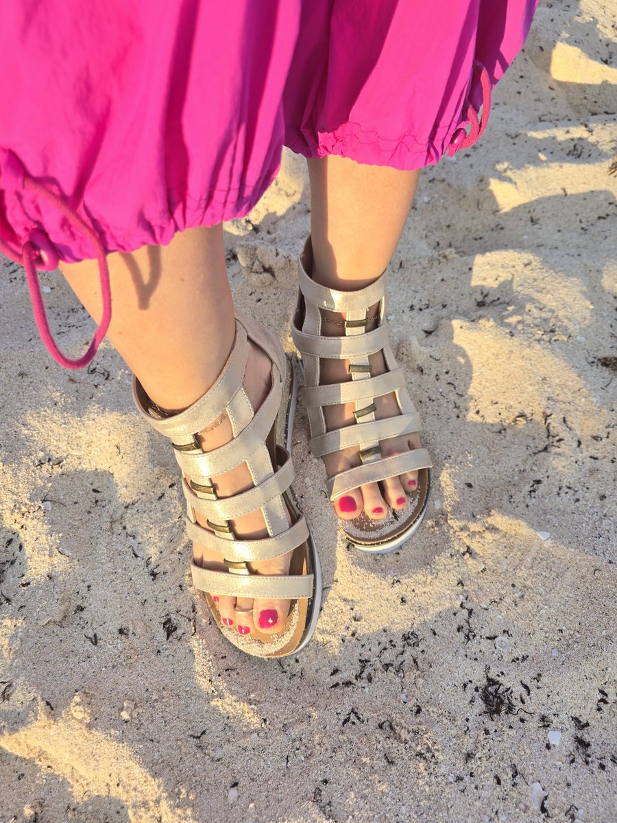 CarrieTergin's tweet photo. Packed my favorite new sandals from @CarriesHallmark! They're comfortable and go with everything, from dinner to the beach! And new #Mariana Jewelry in stunning tropical colors matched every outfit and ocean sky! #CarriesHallmark @Hallmark 🩷❤️💙🩵☀️ https://t.co/lAT74vZY4X