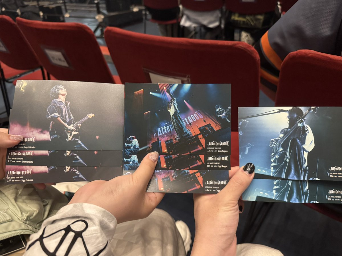 Mkoulo1's tweet photo. 大阪城ホールで
羽田のポストカードと交換してくれる人いますか？？？（画像の三種類で）

 #オーラル_AG0000 https://t.co/4FvXBHK0Ya