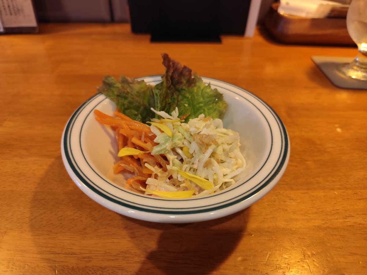 NezumiCurry's tweet photo. 三鷹「欧風カレーイナバ」。夜はビストロ、昼はカレー屋の店。自慢の千葉県産林SPFポークカツカレー(1990円)を注文。元々塩が付いたとんかつも絶品。カレーのルーがフルーティーで、いわゆるスパイスカレー屋とは一線を画した個性的な味付けで良かったです。 https://t.co/1MC6MexE6Q