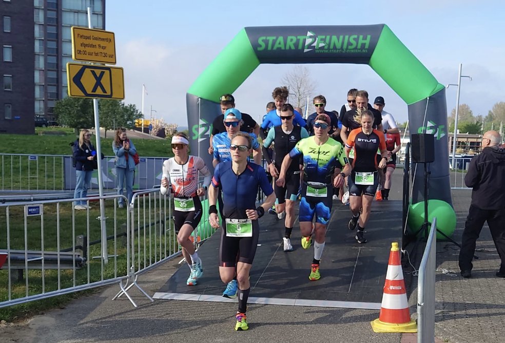 De eerste start van de dag is een feit! We trappen af met de duathlon en daarna is het tijd voor de Vanquish Tijdrit Almere! En wat een prachtige weersomstandigheden! Succes aan alle deelnemers!