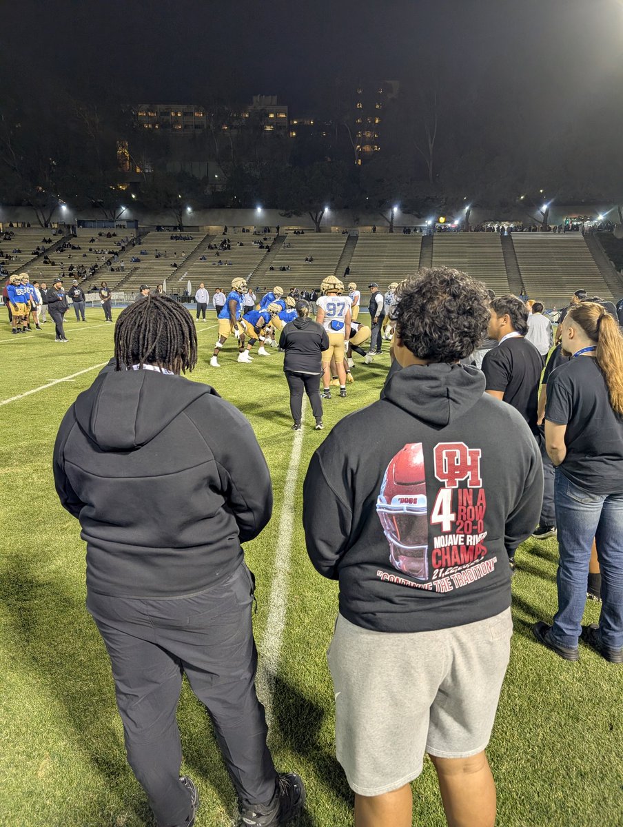 Si'i Finau (@mrzfinau) on Twitter photo <a href="/diezel_33/">Derrick Green Jr.</a> & <a href="/theehamee/">Epalahame Finau 👑</a> both Freshman <a href="/OakHillsFootba1/">Oak Hills Football</a> taking in the sights tonight. <a href="/UCLAFootball/">UCLA Football</a>
#fridaynightlights
<a href="/coachmetty/">Coach Metzger</a>
<a href="/NickMonica63/">Coach Nick Monica 63</a> <a href="/diezel_33/">Derrick Green Jr.</a> & <a href="/theehamee/">Epalahame Finau 👑</a> both Freshman <a href="/OakHillsFootba1/">Oak Hills Football</a> taking in the sights tonight. <a href="/UCLAFootball/">UCLA Football</a>
#fridaynightlights
<a href="/coachmetty/">Coach Metzger</a>
<a href="/NickMonica63/">Coach Nick Monica 63</a>