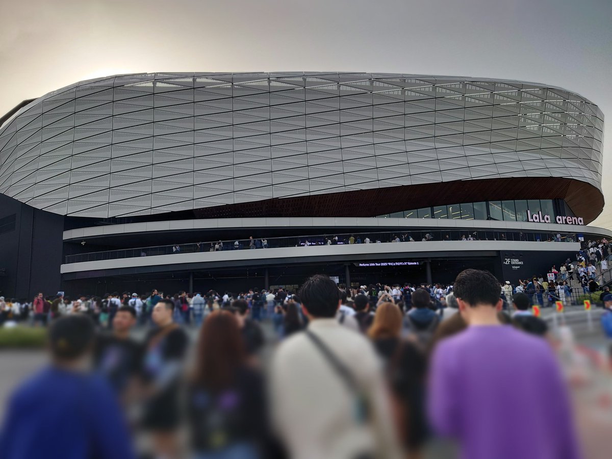DD51_METAL's tweet photo. 初参戦！
めちゃくちゃ人がいる！
#Perfume
#NEBULAROMANCE https://t.co/wxwQx7Jv11