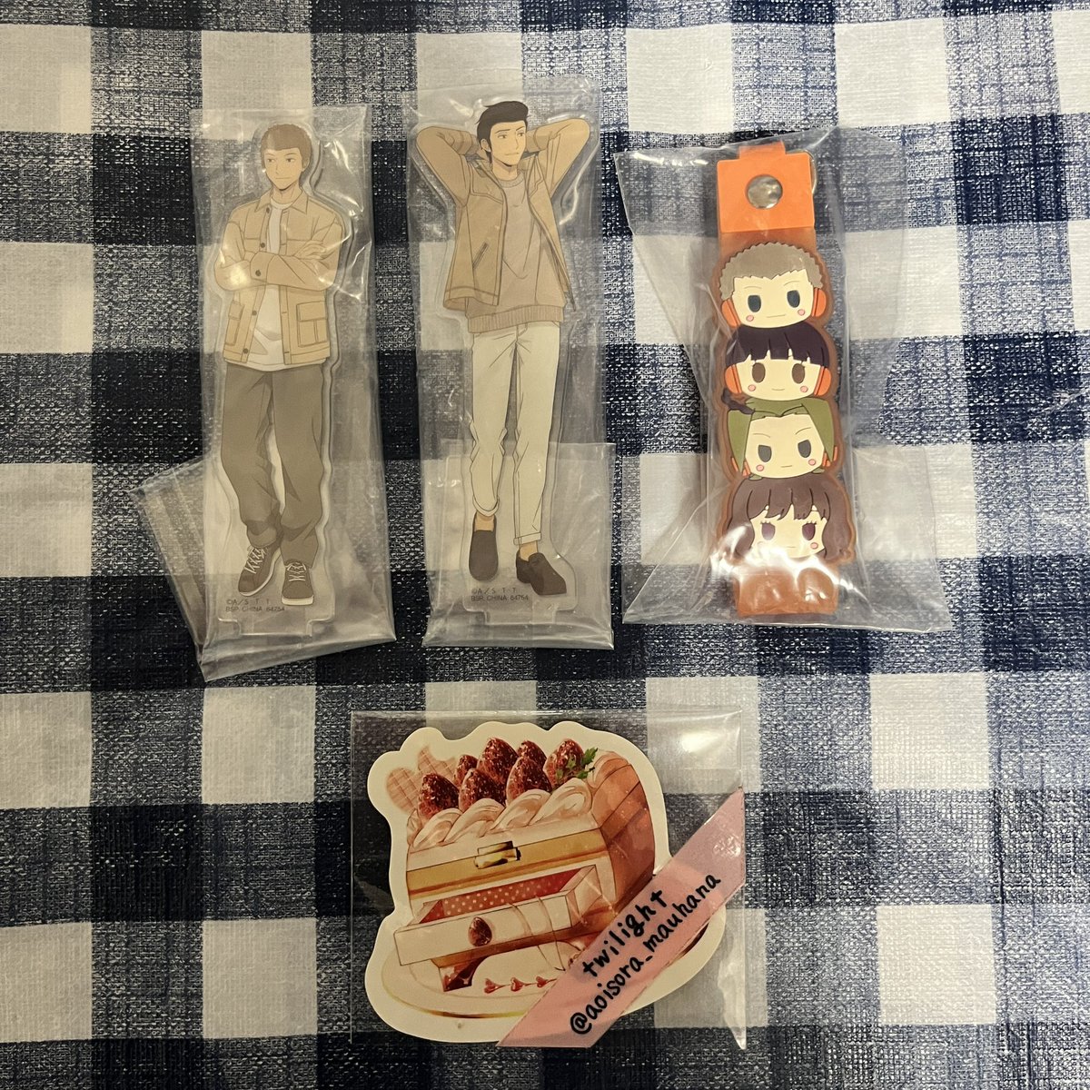 aoisora_mauhana's tweet photo. 【交換 譲渡】ワールドトリガー ワートリ 一番くじ  仲間と紡ぐ、未来へ続く道

【譲】D賞 G賞 K賞
I賞 ヒュース 太刀川 荒船
J賞 柿崎 当真
L賞 柿崎隊
【求】A賞 迅 フィギュア
定価＋送料
※1枚目譲渡は2枚目と4枚目から1点ずつ希望
※3枚目譲渡は2＞4枚目同数希望

→ https://t.co/GP2ozSJ36s
