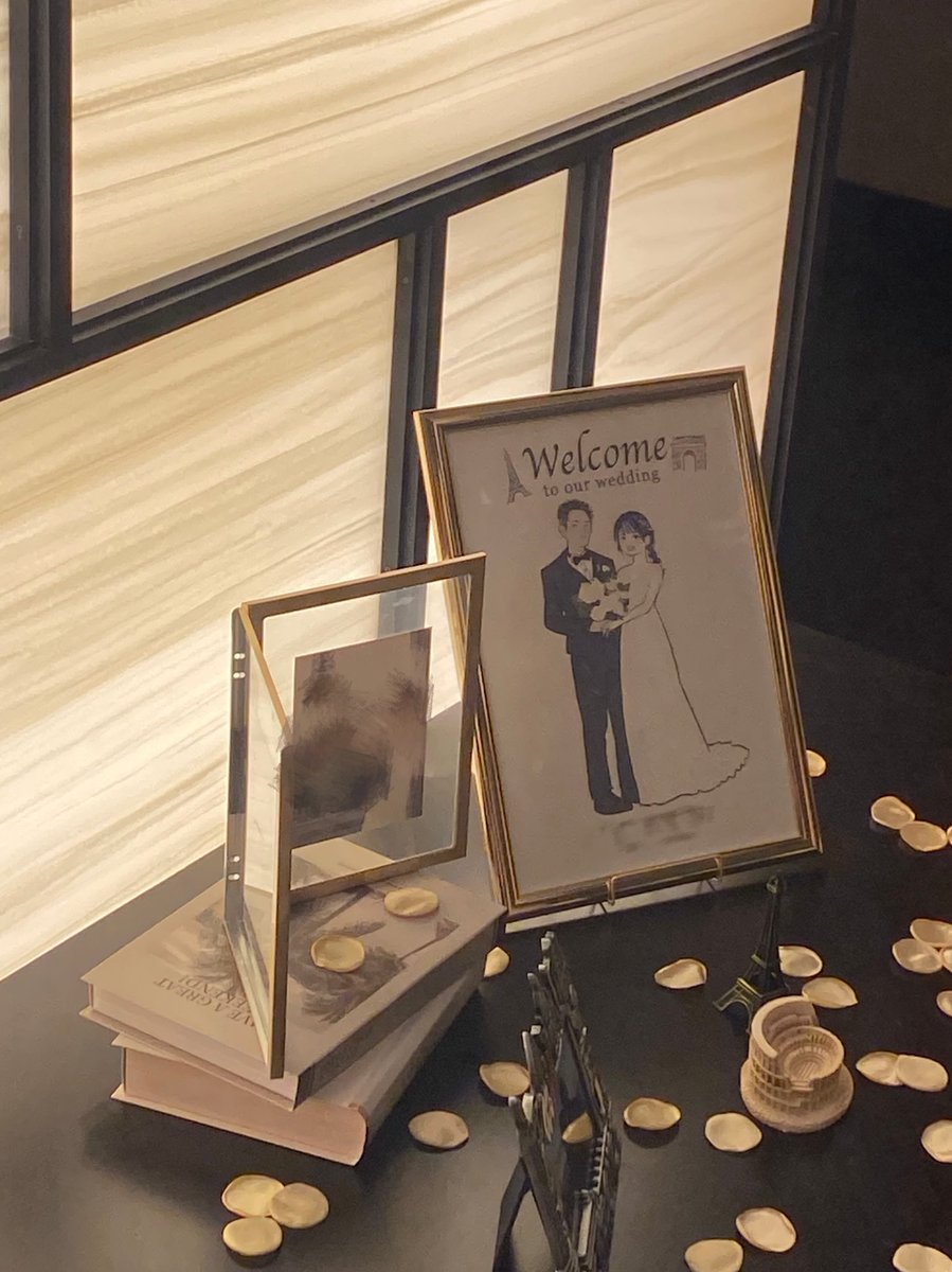 kmg_745's tweet photo. 赤ちゃんの時から仲良しのいとこの結婚式に行ってきました

ありがたいことにウェルカムボードの絵を描かせてもらいました！
素敵に飾ってもらえて嬉しい✨ https://t.co/vU825mCYgn