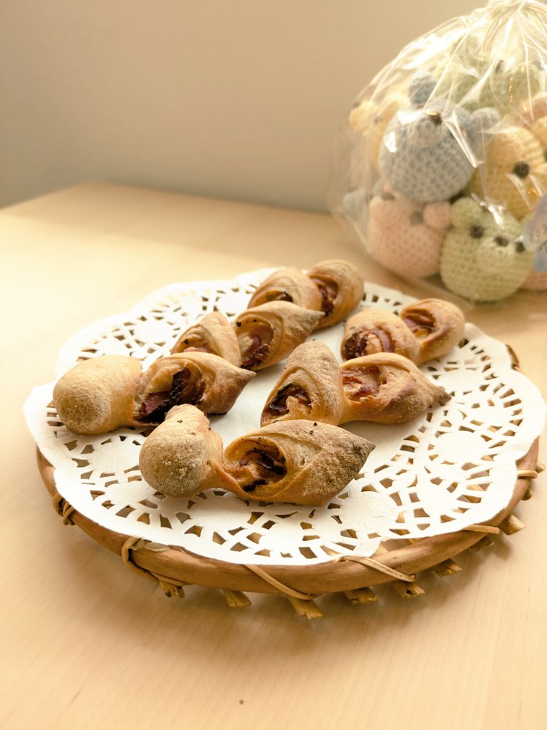 Bakerycafe33246's tweet photo. 人気なパンたち(*´艸`)
並んでるとシルバニアの世界みたい
店内のパンの香りは、幸せの香り(*˘︶˘*).｡.:*♡
美味しいコーヒーや紅茶と共に
ゆったりとした時間をお過ごしください🍀*゜ https://t.co/p4FSqgcpc6