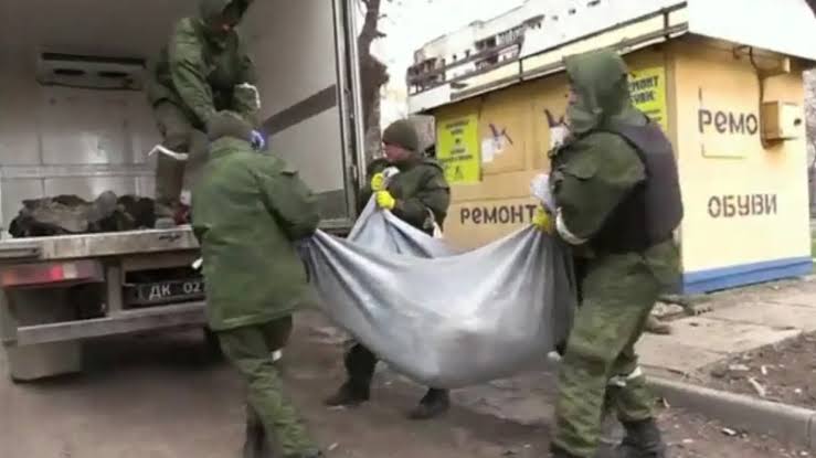 DOGDEGA's tweet photo. 🇷🇺⚰️🇺🇦  Rusia y Ucrania  volvieron a intercambiar los cuerpos de soldados caídos en la guerra.

909🇺🇦 por 
41🇷🇺

La proporción cada vez es más alta.🤔 https://t.co/dW9MUA4c6o