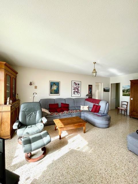 immoLuberon's tweet photo. A vendre à Marseille, spacieux appartement de 86 m2 avec balcon, cave et place de parking. Prix: 220.500 euros.
chez F&amp;F IMMOBILIER à APT https://t.co/Vusxs6N979 https://t.co/cDTEt7h7kP