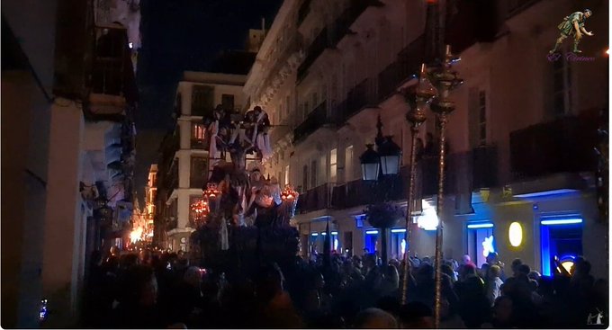 Vídeo de la Hermandad de El Descendimiento por Calle Nueva en el Viernes Santo de Cádiz 2025
