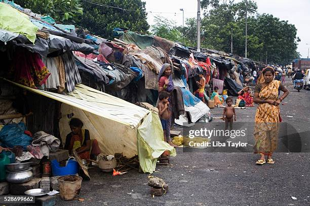 SanjuktaChoudh5's tweet photo. In 1957 Bidhan Chandra Roy had brought Slum Clearance Bill. In 1958 a heated debate took place in Vidhan Sabha. 15-20K people had gathered in front of VS. Even BC Roy could not ignore the people's will against #slumresidents eviction. The Bill was binned

🧵 3 https://t.co/EM4bWNehyS