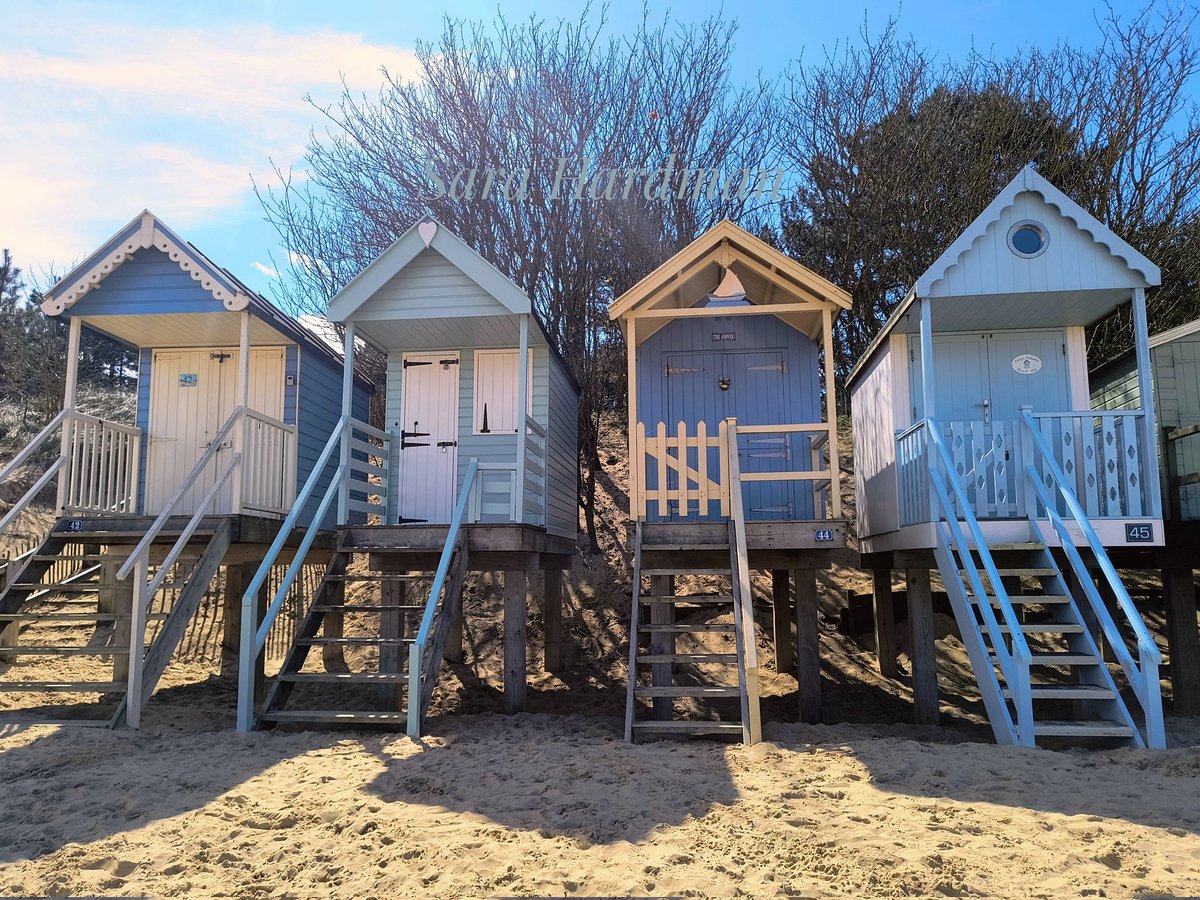 SaraOrSarah's tweet photo. A lovely day in beautiful Wells #Norfolk #beachhuts #BeachLife #daysout #wellsnextthesea https://t.co/0LfXJBhwKt