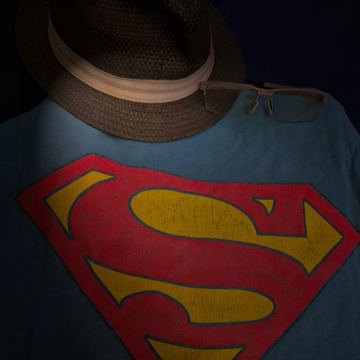 PaniniComicsEsp's tweet photo. Volvemos con las celebraciones del #SupermanDay de ayer y, continuando con el #ABCdeSuperman (que seguiremos espaciando en los próximos días), hoy llegamos a la K. Que podría ser de Krypton, de kryptonita, de Kal-El... Pero no.
K de... Kent. https://t.co/GIaplkKCZY