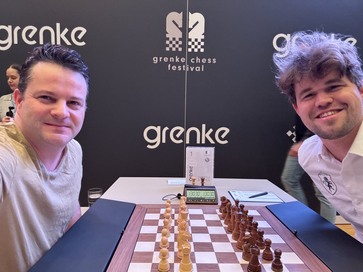 AlphaEchecs tweet media