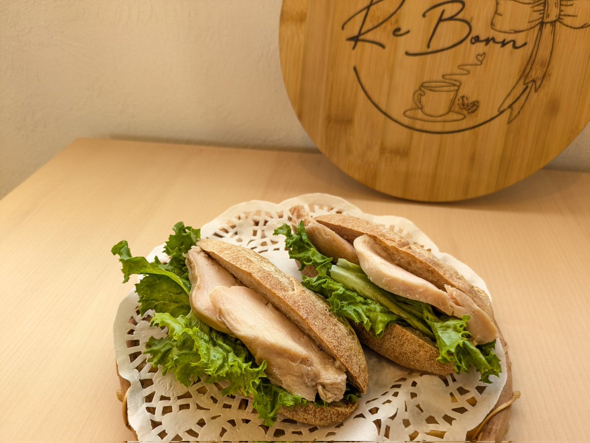 Bakerycafe33246's tweet photo. テイクアウトでも出してる
サンドたち🥪
️⭕️ハンバーグをサンドした丸パン
️⭕️発酵しょうがで仕込んだしっとり鶏チャーシューサンド
️⭕️バケットも美味いミニローストビーフサンド

小ぶりなサイズでもしっかり満足♥️
 #ReBorn
 #美味しいは世界を救う
 #九十九里
 #片貝
 #隠れ家 https://t.co/y13zMwbjtL