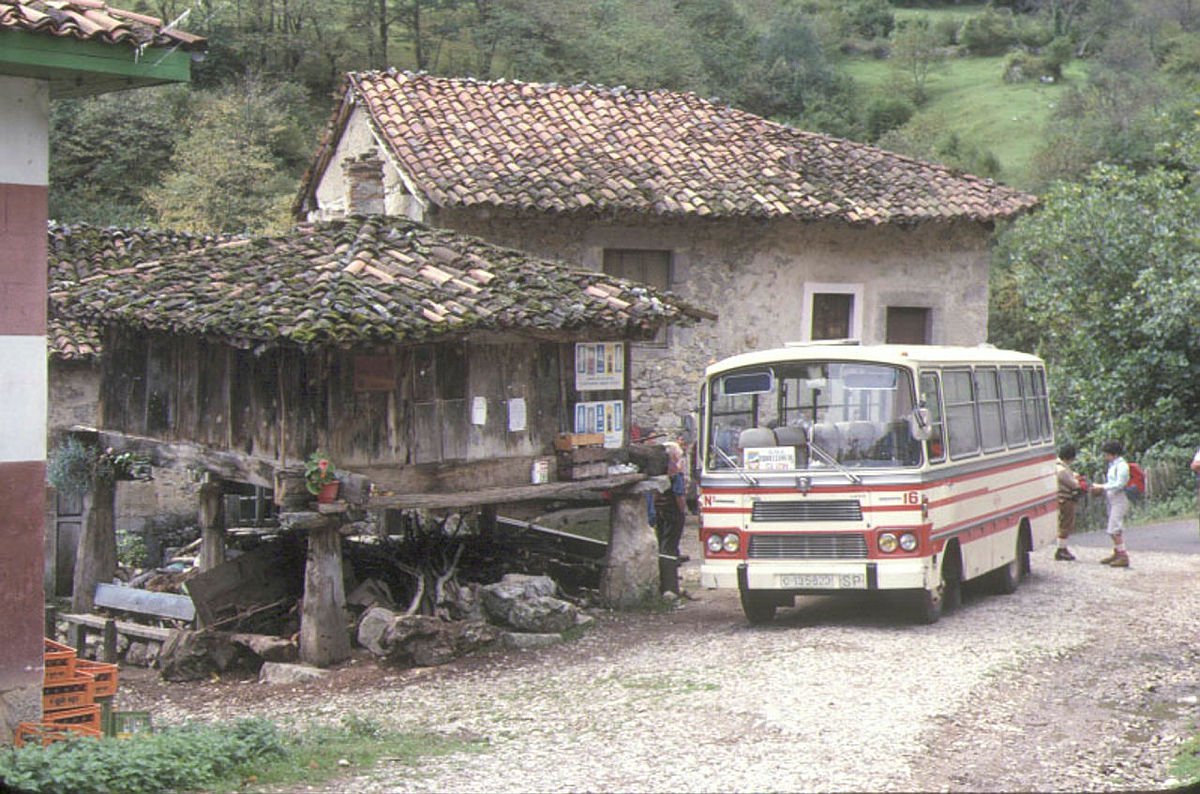 asturiasayer's tweet image. 📍Taranes, Ponga.
📅Año: 1977
💾Autor/Fuente: Rafael Suárez Rodríguez/Museu del Pueblu d&apos;Asturies

#asturiasfotosdeayer #asturias #ponga