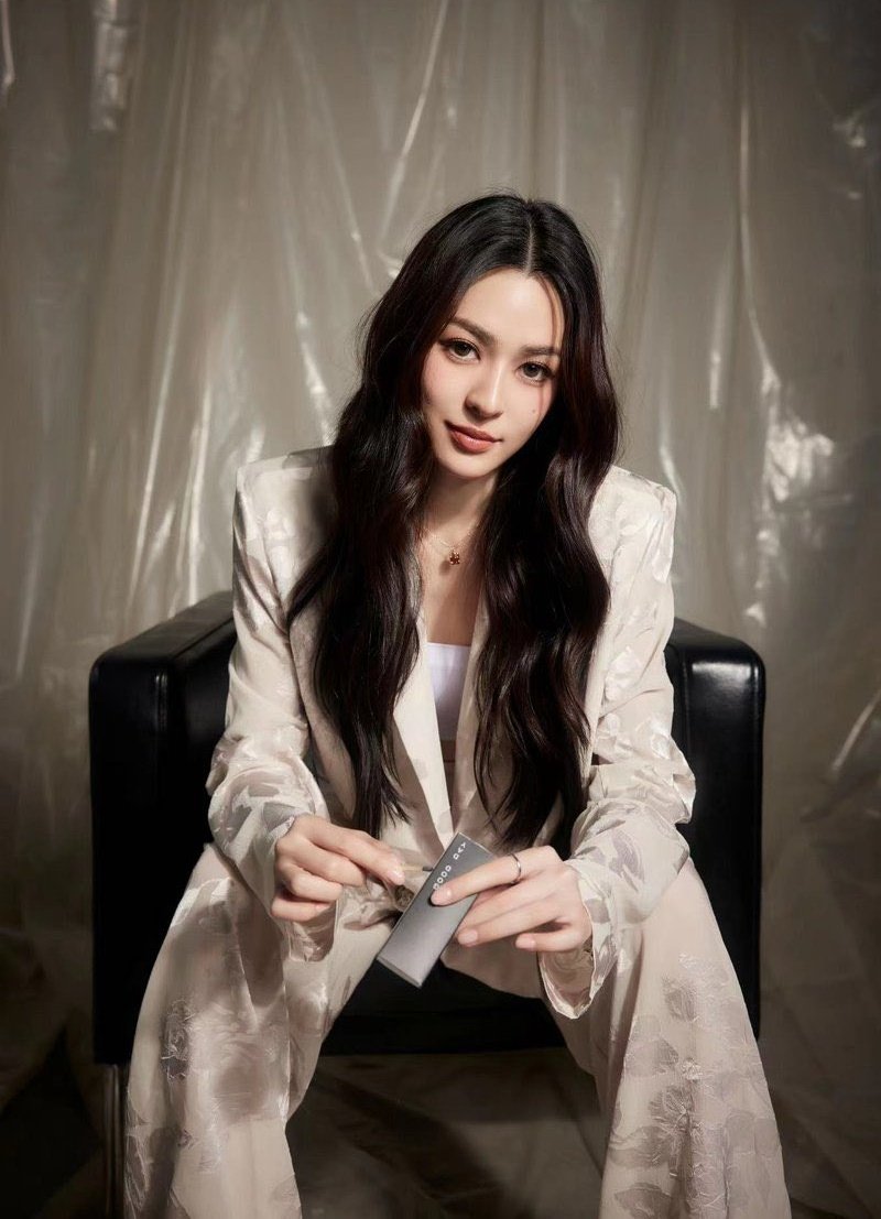 riojaneee's tweet photo. They need to talk. 🤭 https://t.co/cIRhXH5SN7