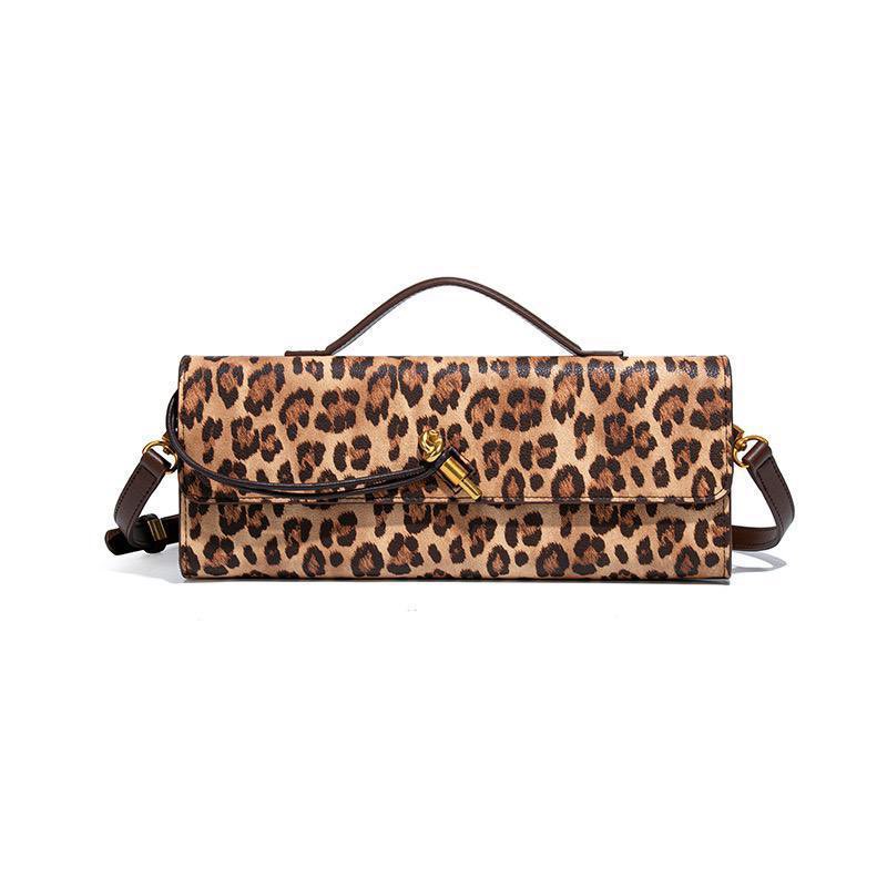 CWears365's tweet photo. Bottega Leopard envelope bag🥰😍

Price: 37,000

Top notch quality Bag so fine

Quality 💯

#ENUGU #benin #africa Davido Asake NYSC Burna ##kano #jos 
#Wizkid  Naira  #cameroon Davido Wizkid Akpi Laho Shettima Nyesom wike
 Olamide Timeless https://t.co/BZGHmqiUzt