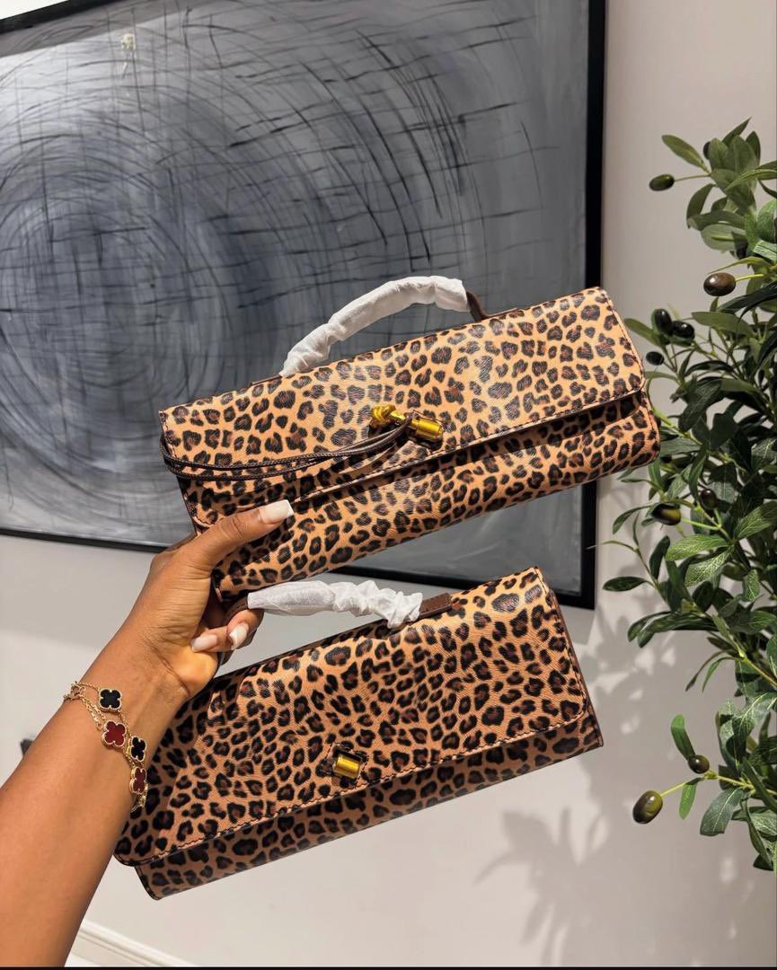 CWears365's tweet photo. Bottega Leopard envelope bag🥰😍

Price: 37,000

Top notch quality Bag so fine

Quality 💯

#ENUGU #benin #africa Davido Asake NYSC Burna ##kano #jos 
#Wizkid  Naira  #cameroon Davido Wizkid Akpi Laho Shettima Nyesom wike
 Olamide Timeless https://t.co/BZGHmqiUzt