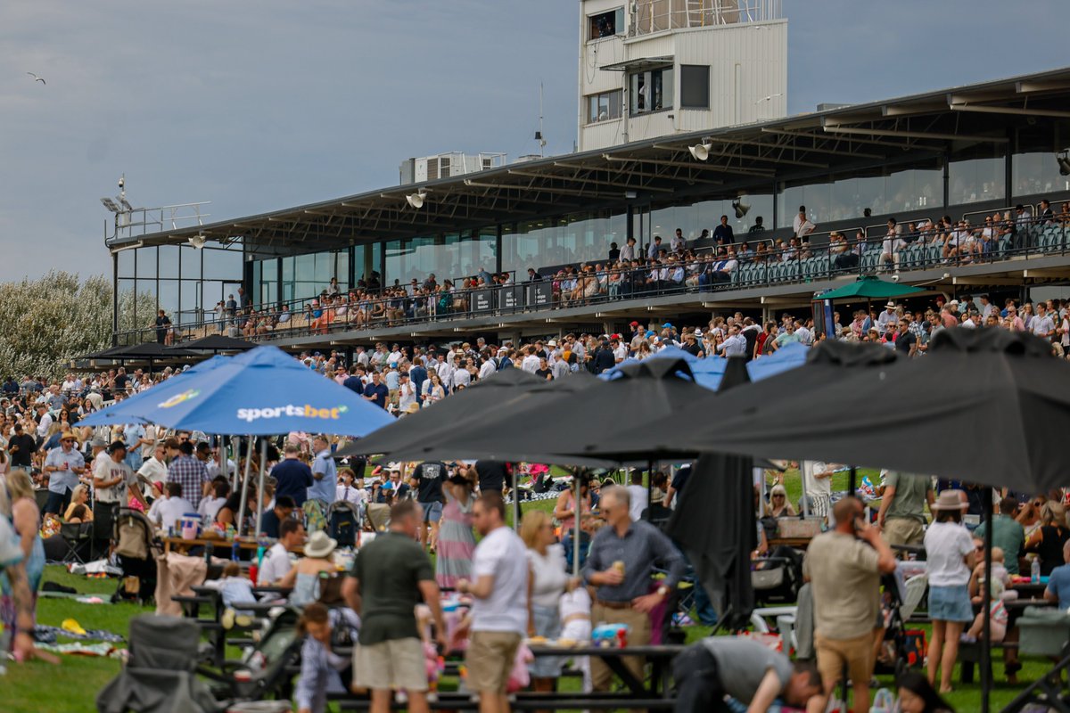 MelbRacingClub's tweet photo. An amazing day with more than 12,000 on course for a fantastic Sportsbet Mornington Cup 🏆

Easterland, chocolate and free rides kept the kids happy with great, competitive racing on track — a wonderful day on the Peninsula.

We know there were some challenges with traffic congestion, so we'll be offering all Members who attended a free drink next time they’re at the MRC.

A happy Easter to all — get home safe! 🖤
