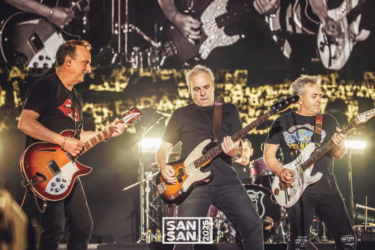 HombresG's tweet photo. ¡Gracias a todos los que estuvisteis con nosotros anoche en el @SanSanFestival , lo pasamos genial! ¡Hasta pronto! 🤘🎶

📷  @Javierbragado https://t.co/IAURJNMRdt