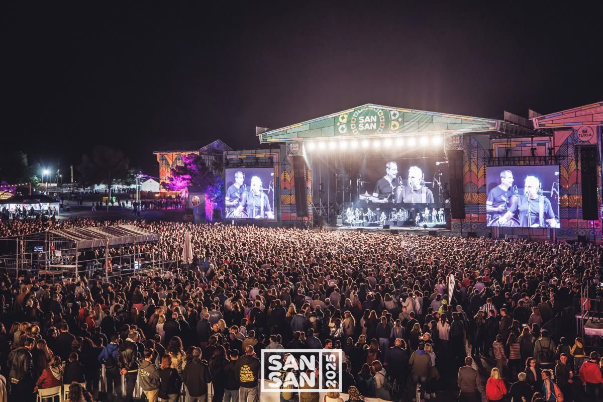 HombresG's tweet photo. ¡Gracias a todos los que estuvisteis con nosotros anoche en el @SanSanFestival , lo pasamos genial! ¡Hasta pronto! 🤘🎶

📷  @Javierbragado https://t.co/IAURJNMRdt