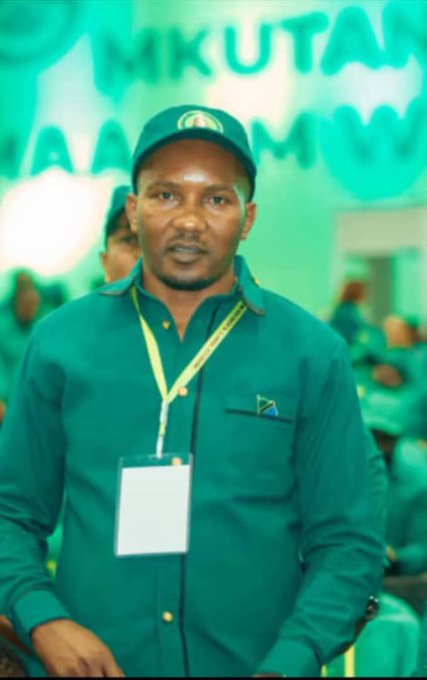 HarryGodfirst's tweet photo. Kwa kifupi hata walioko CCM hawako SALAMA. Utawala wa Kishenzi hauchagui wa kumdhuru.
#WhereIsDaniel? https://t.co/CWO8ZQ8RaV